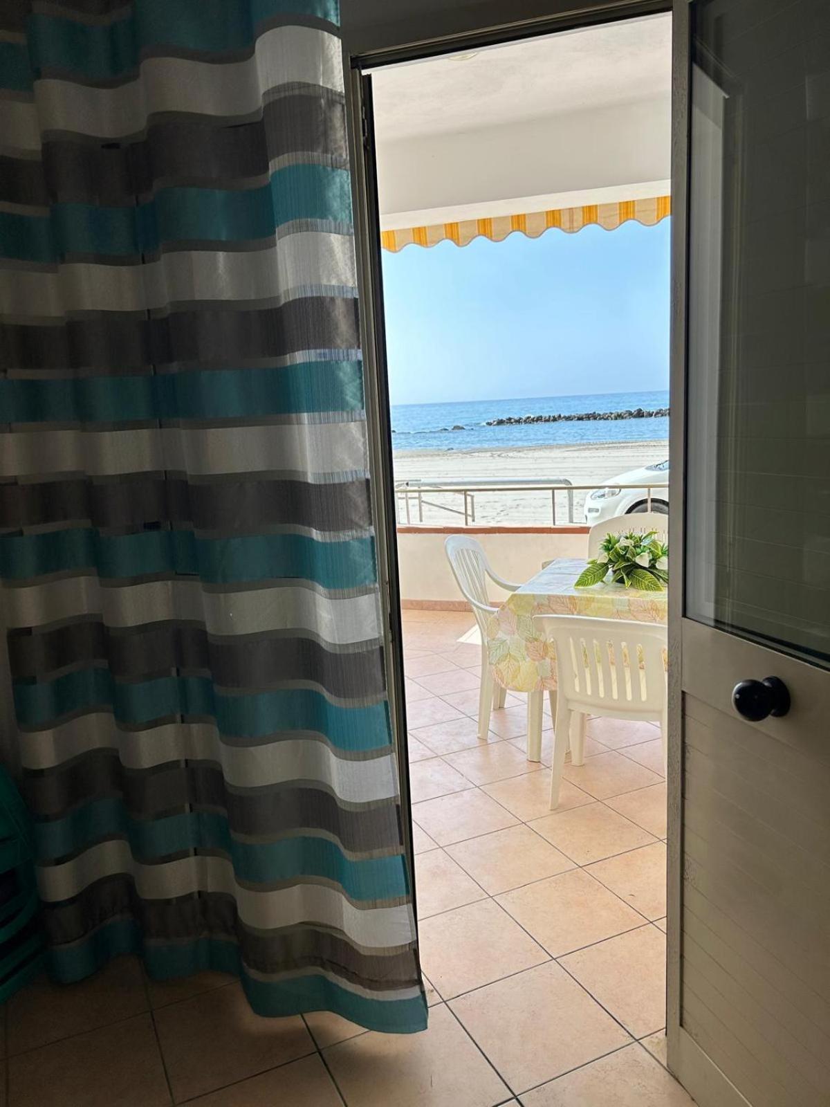 Case La Spiaggia Шакка Экстерьер фото