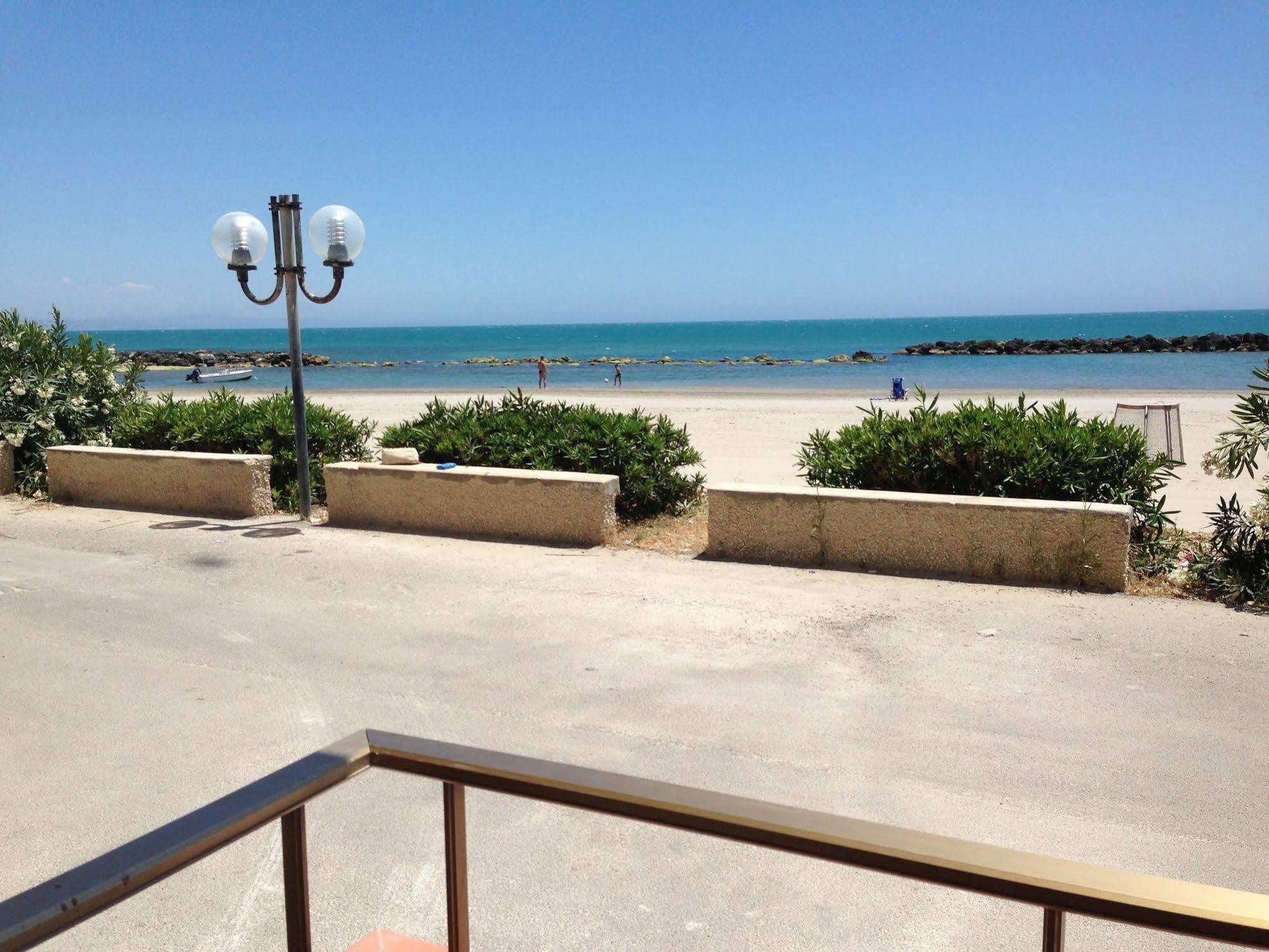 Case La Spiaggia Шакка Экстерьер фото
